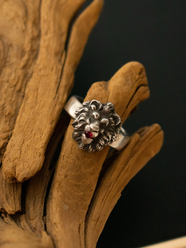 Vintage Sterling Lion Ring Size 7 - We Thieves