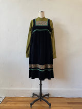 Vintage Novelty Black Velvet Folk Dress with Green Trim XS/S - We Thieves