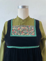 Vintage Novelty Black Velvet Folk Dress with Green Trim XS/S - We Thieves