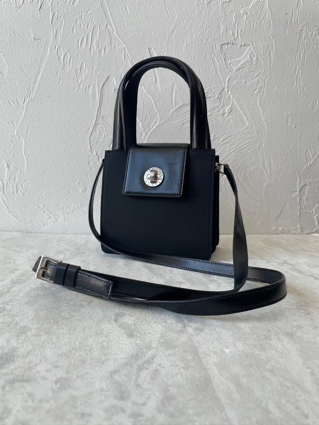 BVLGARI ハンドバッグ ブラック Vintage Bvlgari Black Nylon and Leather Shoulder Bag – We Thieves