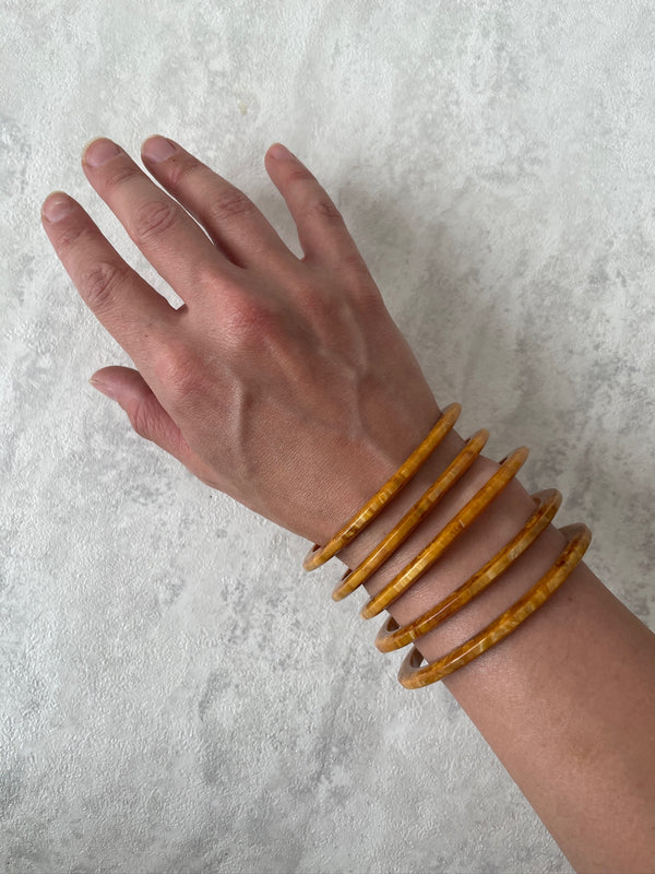 Vintage 30s/40s Set of 5 Golden Bakelite Bangles - We Thieves