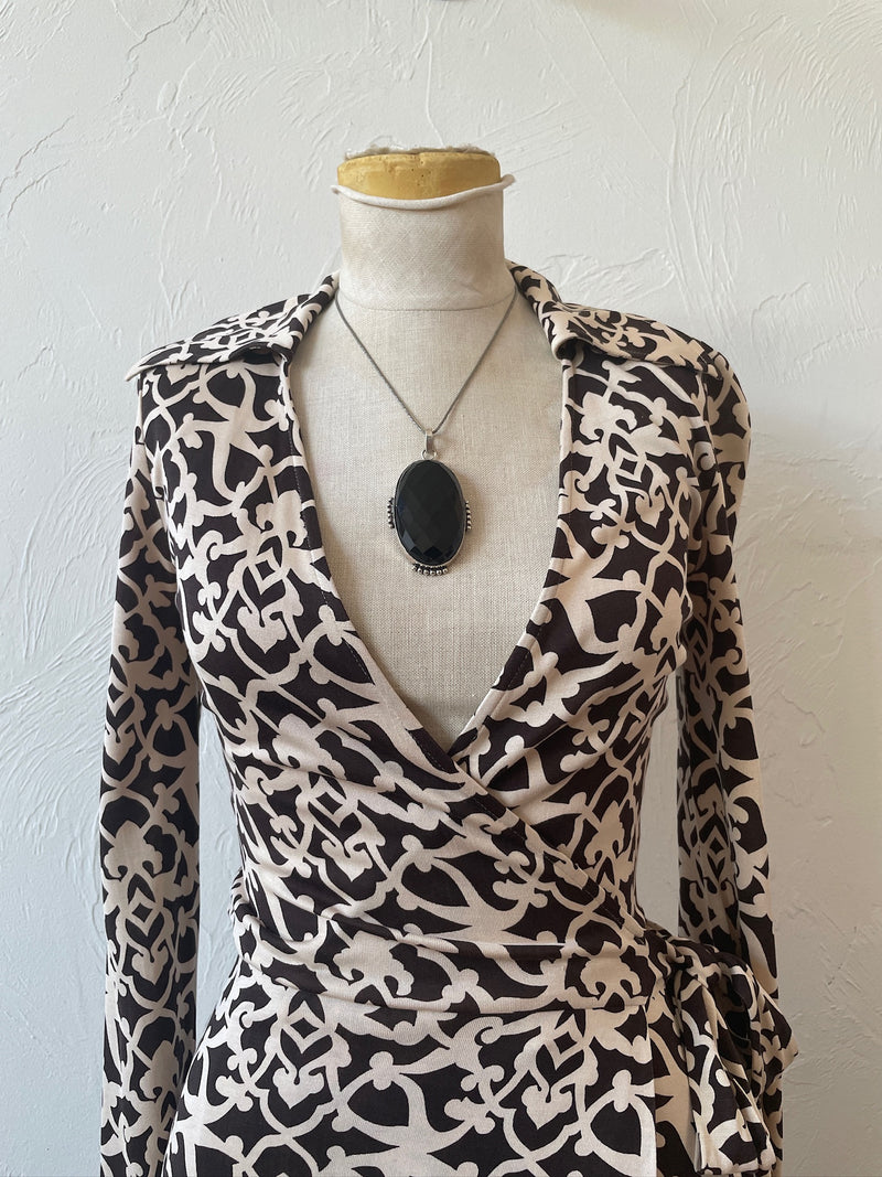Vintage Diane Von Furstenberg Brown & White Silk Jersey Wrap Dress XS/S - We Thieves