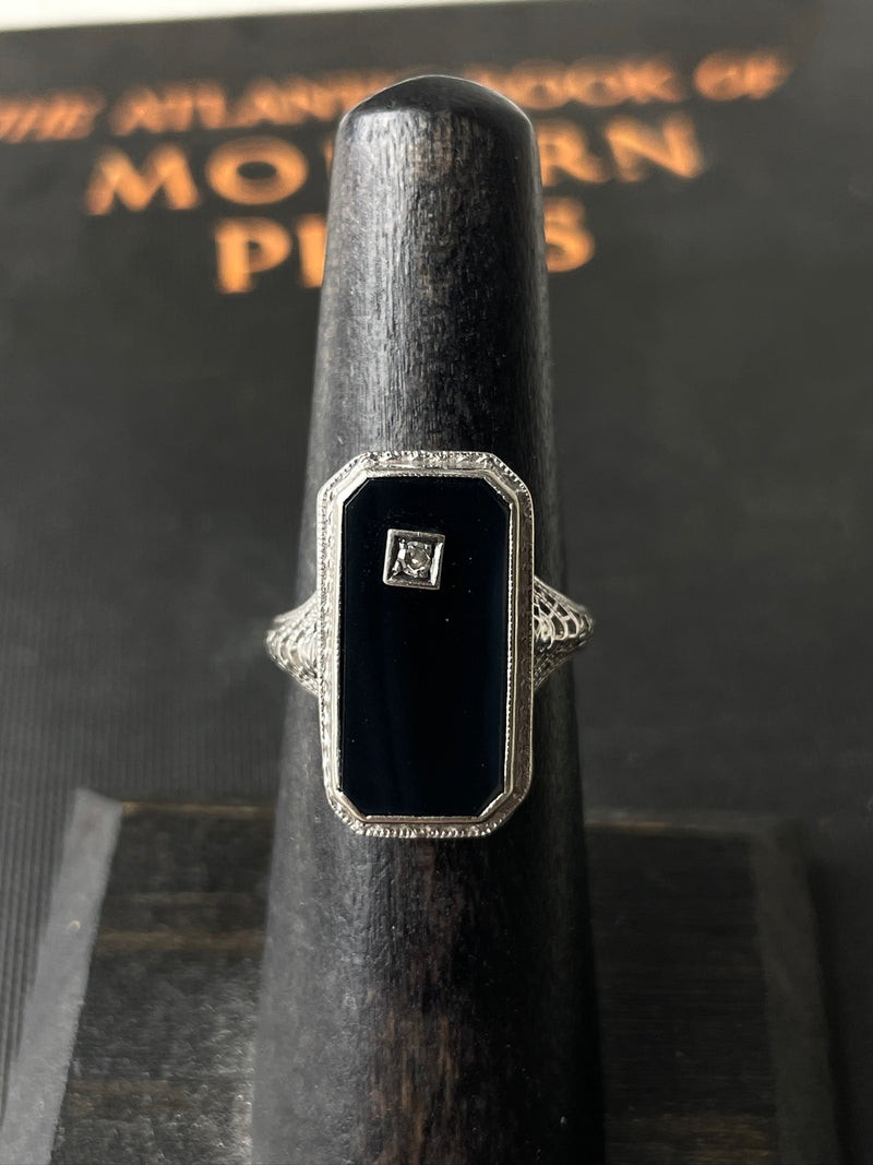 Vintage 10k White Gold Ring with Small Diamond Set in Onyx Size 6