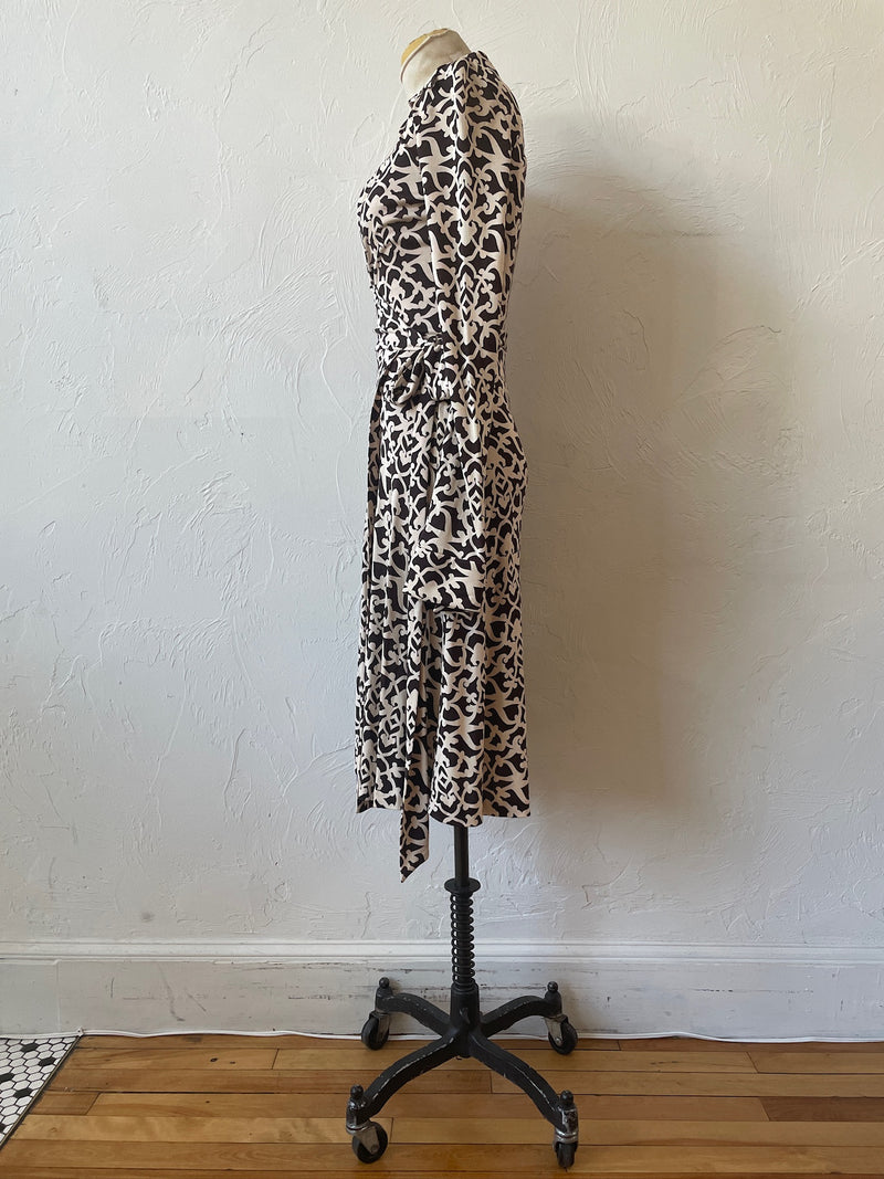 Vintage Diane Von Furstenberg Brown & White Silk Jersey Wrap Dress XS/S - We Thieves