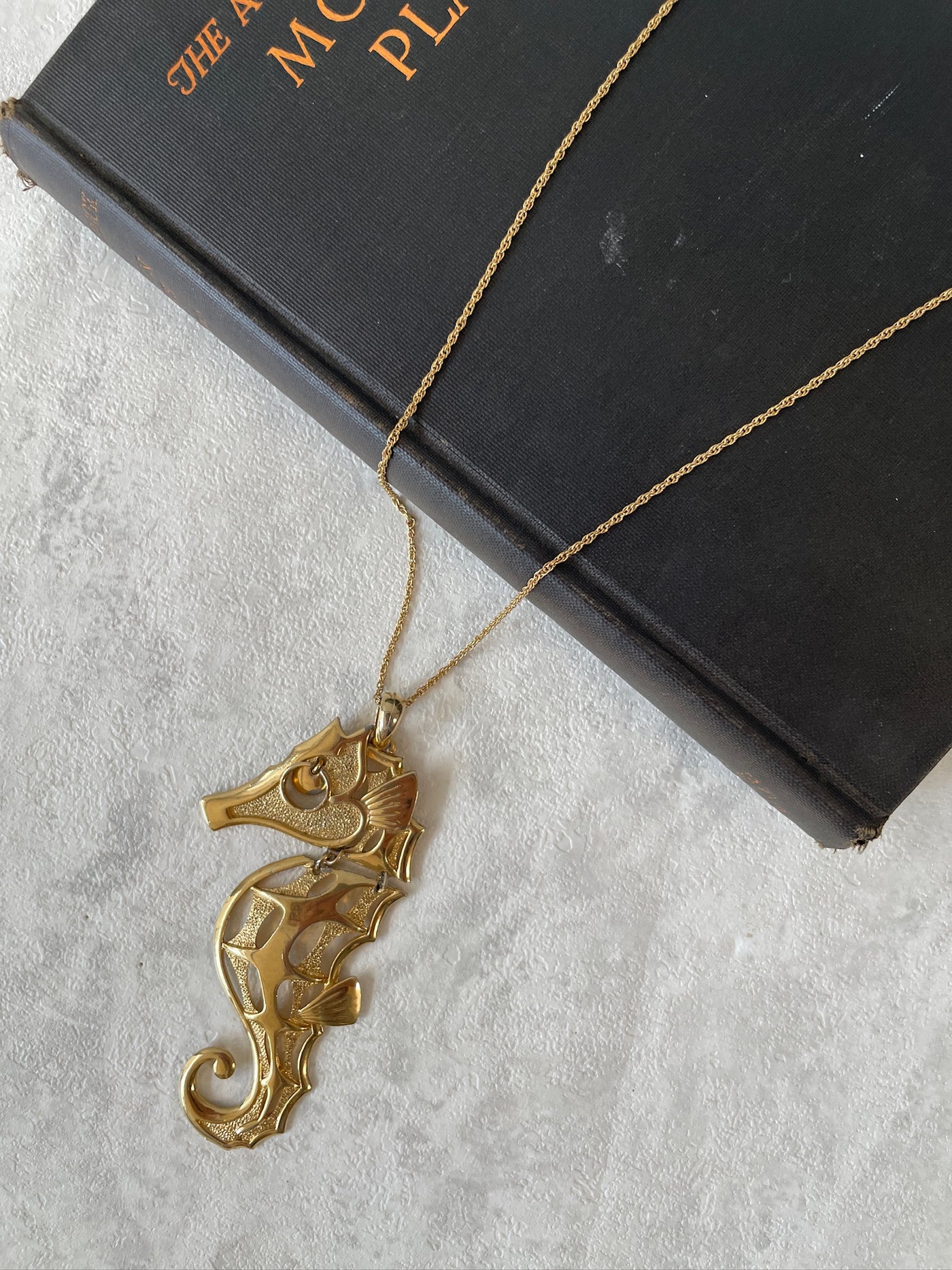 送料関税込【Abbott Lyon】Seahorse Pendant Gold 18K ♪国内発 Gold Blue Sapphire Seahorse Pendant