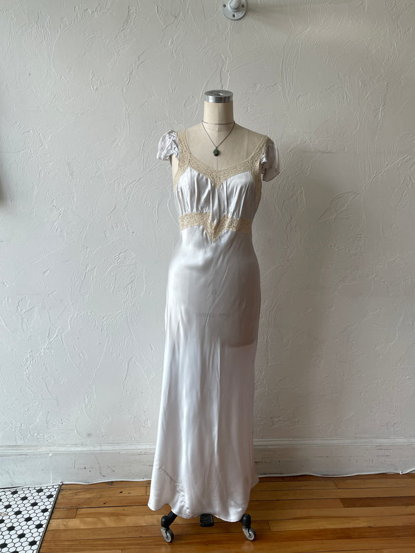 1940s silk dress Vintage Powder Blue Satin Slip M – We Thieves Size:4-5 Year Dress 57 Excellent pre sera Pink coloured tights |