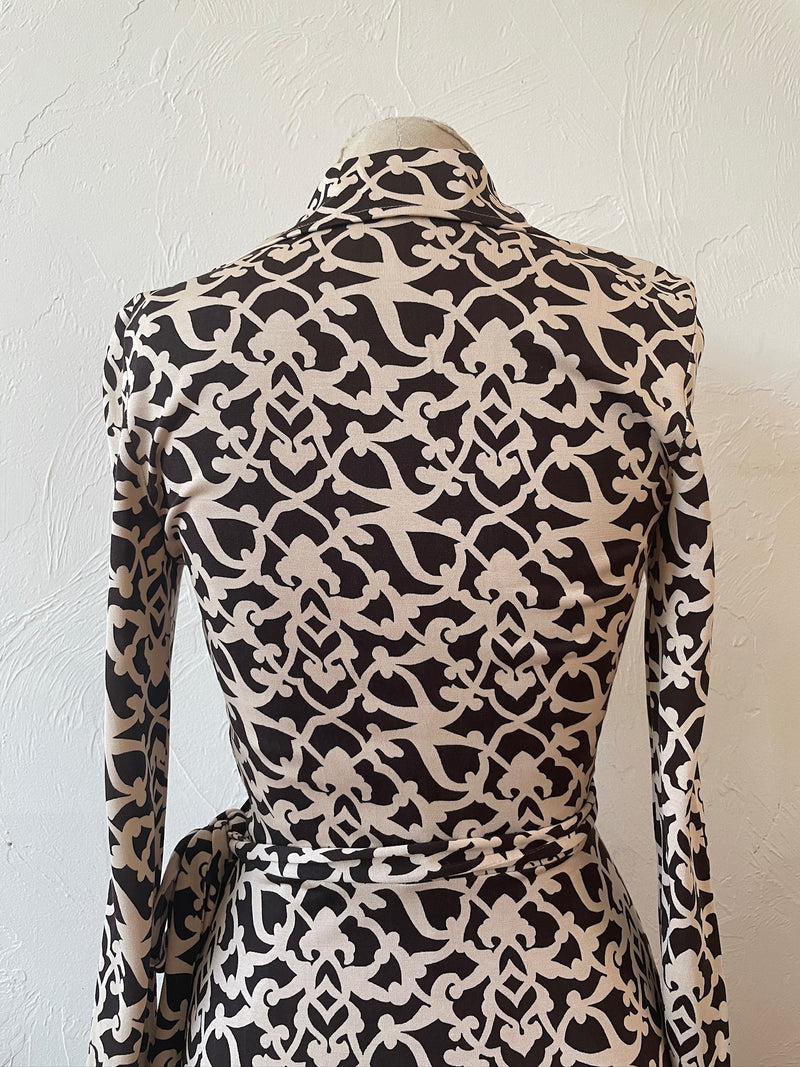 Vintage Diane Von Furstenberg Brown & White Silk Jersey Wrap Dress XS/S - We Thieves