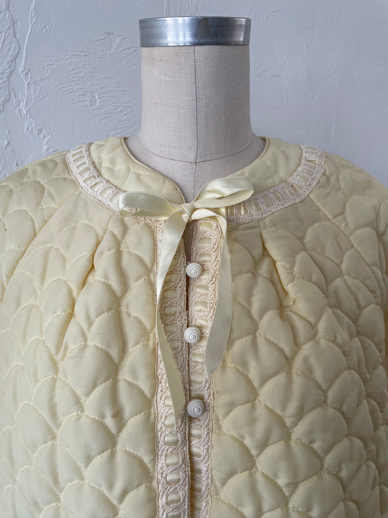 Vintage 1960s Quilted Butter Yellow Capelet M/L - We Thieves