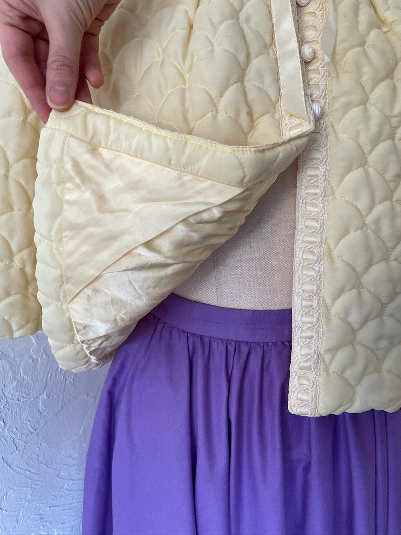 Vintage 1960s Quilted Butter Yellow Capelet M/L - We Thieves