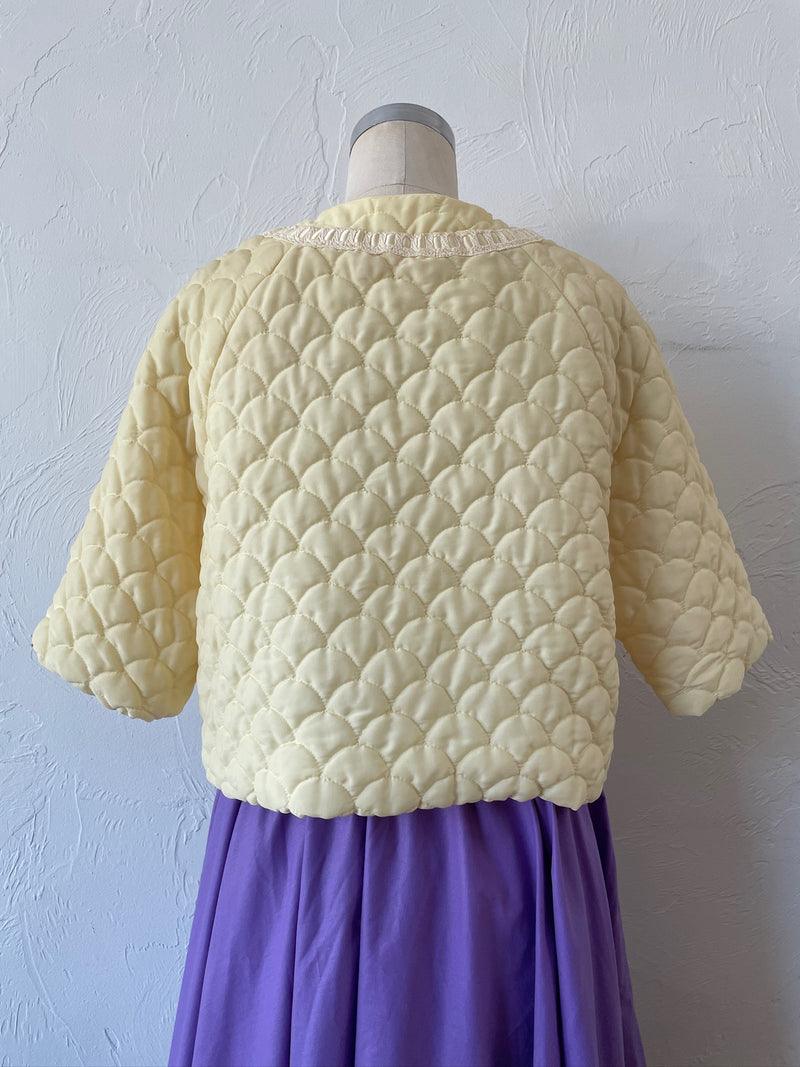 Vintage 1960s Quilted Butter Yellow Capelet M/L - We Thieves