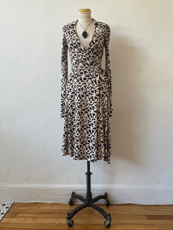 Vintage Diane Von Furstenberg Brown & White Silk Jersey Wrap Dress XS/S - We Thieves