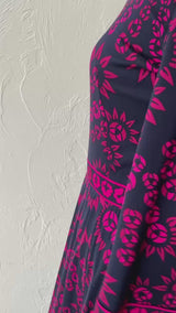 Vintage 1960s Bessi Italian Designer Navy & Hot Pink Silk Jersey Dress M - We Thieves