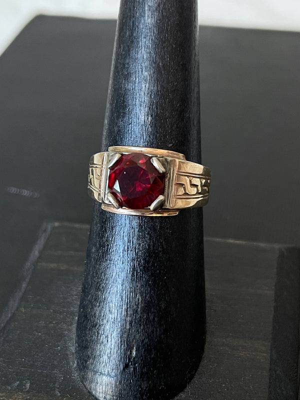 Vintage Men's 14k Gold & Large Ruby Ring Size 7