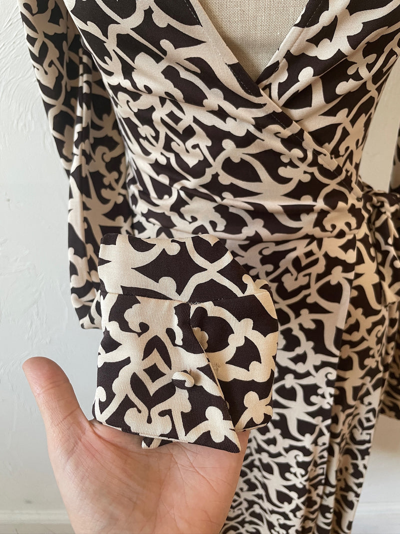 Vintage Diane Von Furstenberg Brown & White Silk Jersey Wrap Dress XS/S - We Thieves