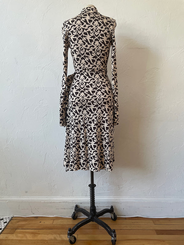 Vintage Diane Von Furstenberg Brown & White Silk Jersey Wrap Dress XS/S - We Thieves
