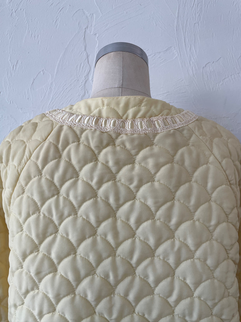 Vintage 1960s Quilted Butter Yellow Capelet M/L - We Thieves
