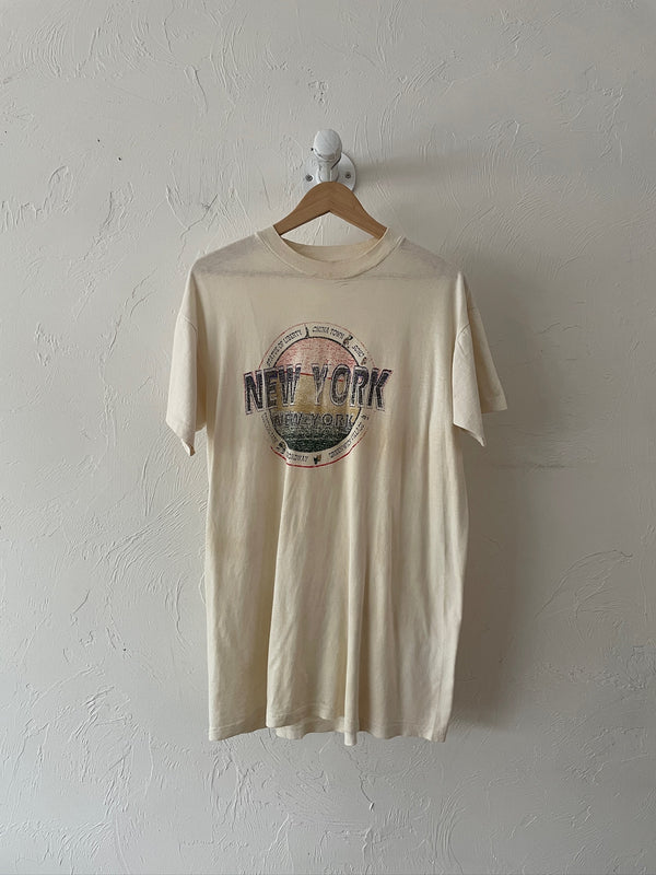 Vintage New York Attractions Thrashed White T-Shirt L - We Thieves