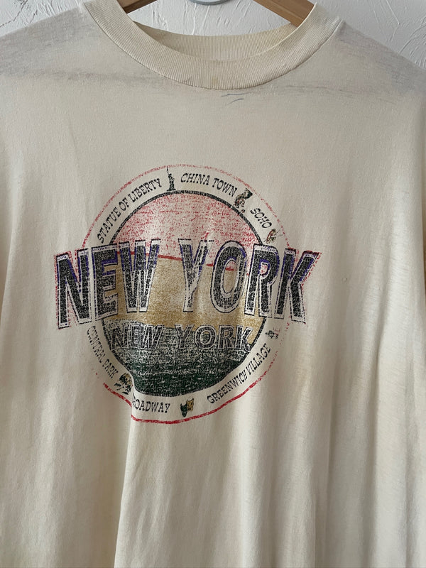 Vintage New York Attractions Thrashed White T-Shirt L - We Thieves
