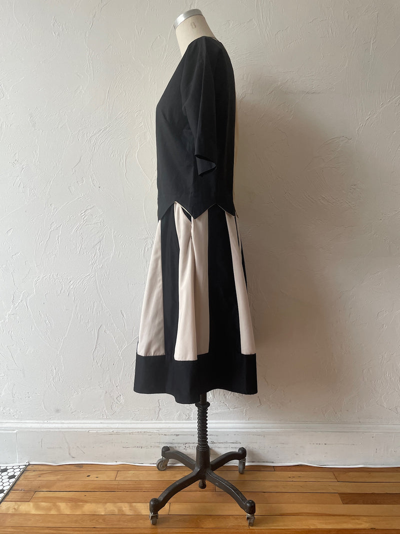 Vintage 60s Cream/Beige/Black Cotton Blouse with Dagger Hem S - We Thieves