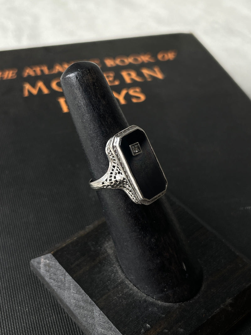 Vintage 10k White Gold Ring with Small Diamond Set in Onyx Size 6