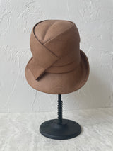 Vintage 1960s Daché Camel Woven Hat - We Thieves